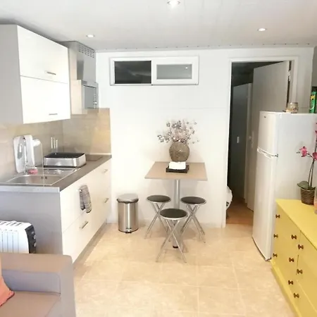아파트 Studio In Estoril, With Wonderful City View And Wifi - 100 M From The Beach 에수투릴