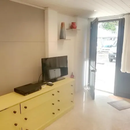 Studio In Estoril, With Wonderful City View And Wifi - 100 M From The Beach *