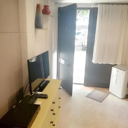 Studio In Estoril, With Wonderful City View And Wifi - 100 M From The Beach *