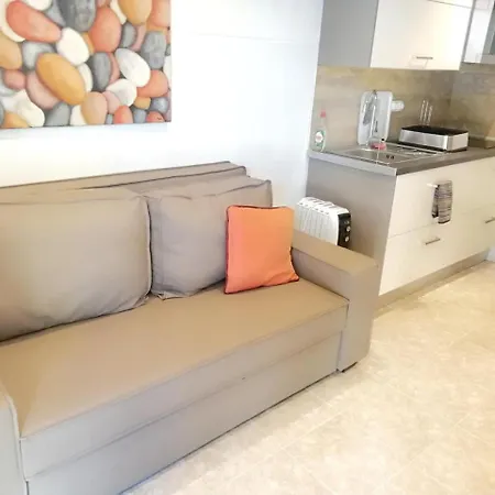 Studio In Estoril, With Wonderful City View And Wifi - 100 M From The Beach 아파트